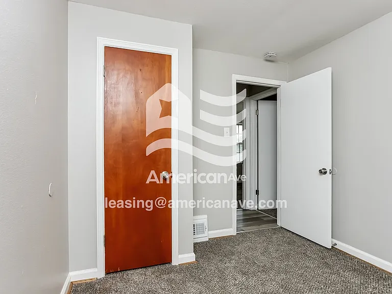 881218_010_wm_-_bedroom_13077489.jpg