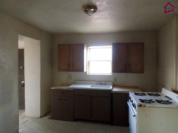 4th image of 1437 N Mesquite St
