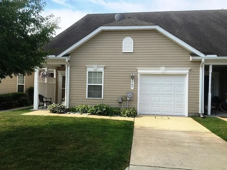 9507 Wedge Way — Photo 1