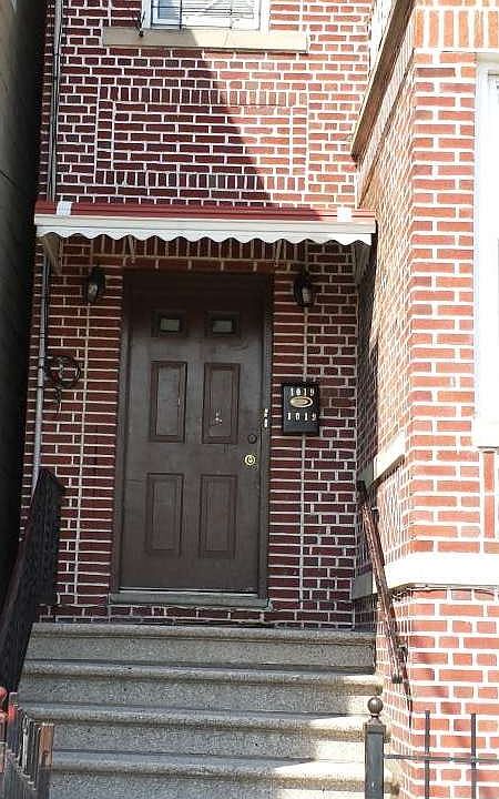 2nd image of 1019 E Gun Hill Rd