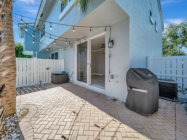 1012 E Jeffery St — Photo 37