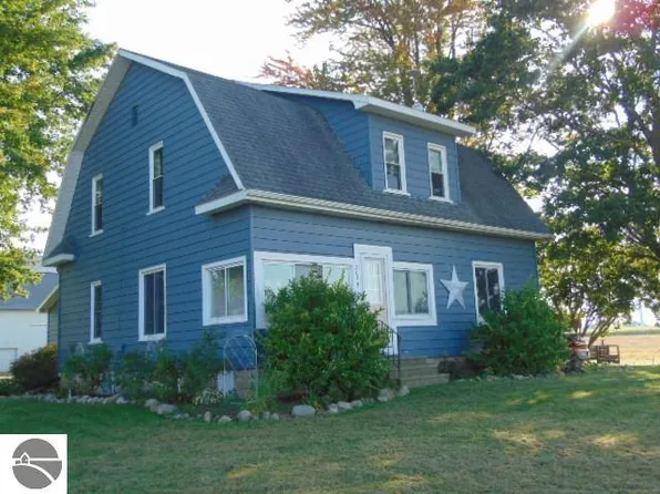2079 W Hayes Rd, Ithaca, MI 48847