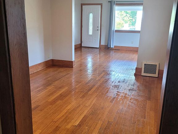 4th image of 747 Garfield Ave NW
