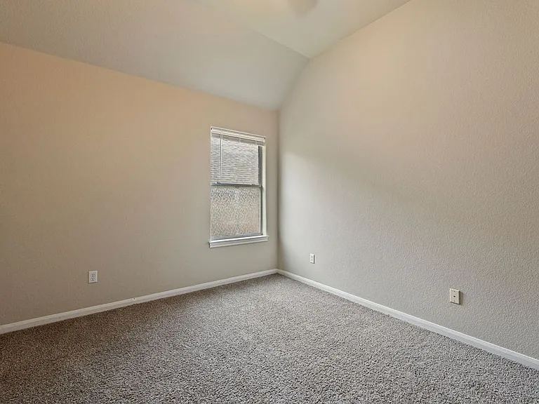 2217 Westfalian Trl — Photo 10