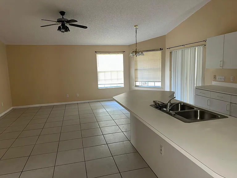 2426 SE Addison St — Photo 17