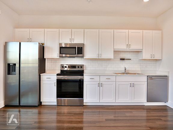 4th image of 201 Sanford Ave #202