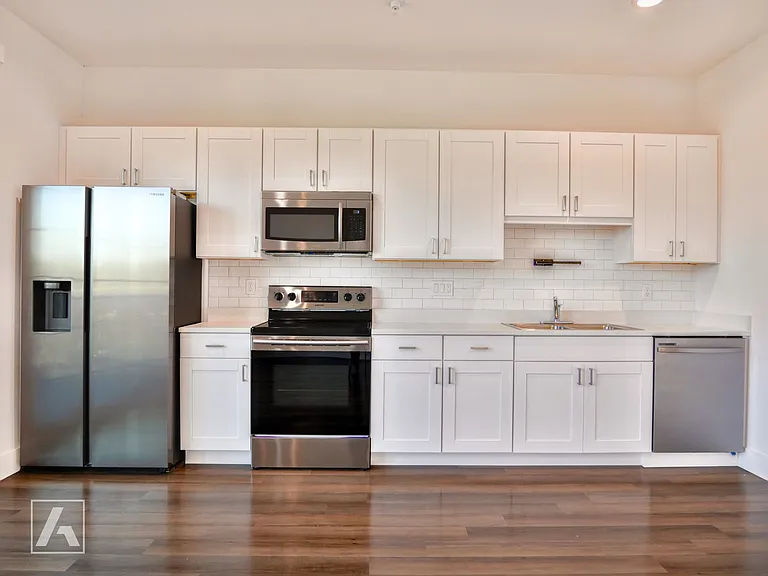 Modern Luxury Living at San Leon: Premier Apartments in Downtown Sanford — Photo 4