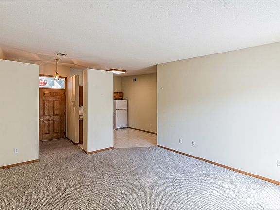4th image of 310 1st Ave N