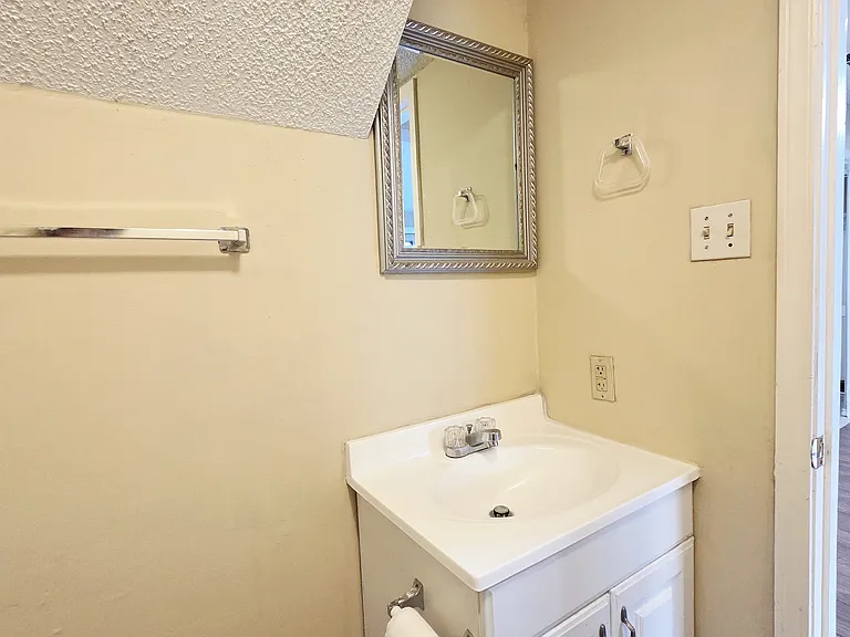 220 Village North Dr — Photo 5