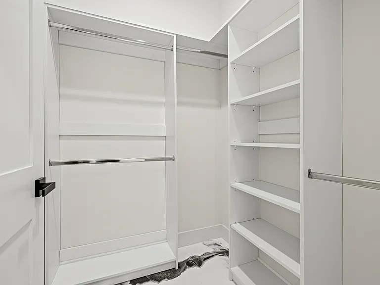 15209 Cohasset St — Photo 41