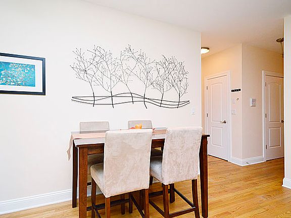 5th image of 6823 N Lakewood Ave APT 2S