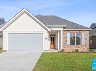 107 Carreras Ln, Maurice, LA 70555