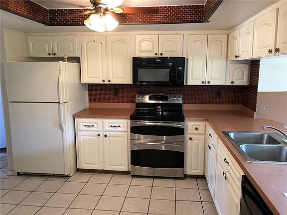 3rd image of 12110 Country Cove Ave