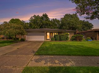 35514 Sunset Dr, Sterling Heights, MI 48312