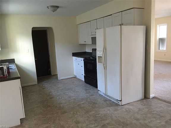 4th image of 9334 Marlow Ave