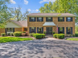 117 Chippenham Ln, Chesterfield, MO 63005