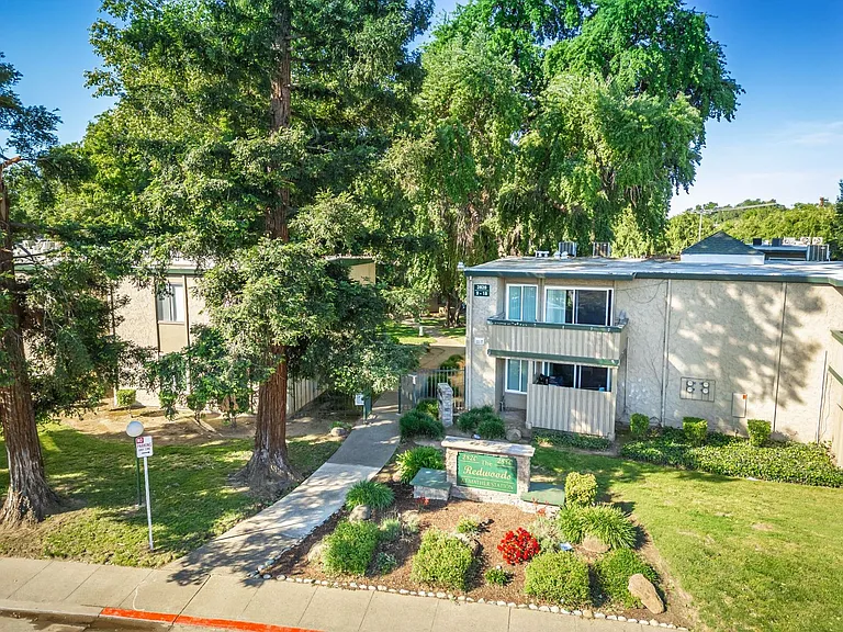 Redwoods at Mather Station Apartments — Photo 25