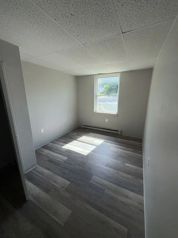 2 bed, 1.0 bath, 700 sqft, $925 — Photo 2