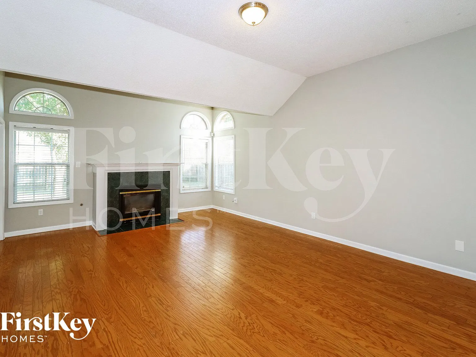 3 bed, 2.0 bath, 1896 sqft, $1,940 — Photo 3