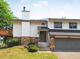 6673 Falstaff Rd, Woodbury, MN 55125