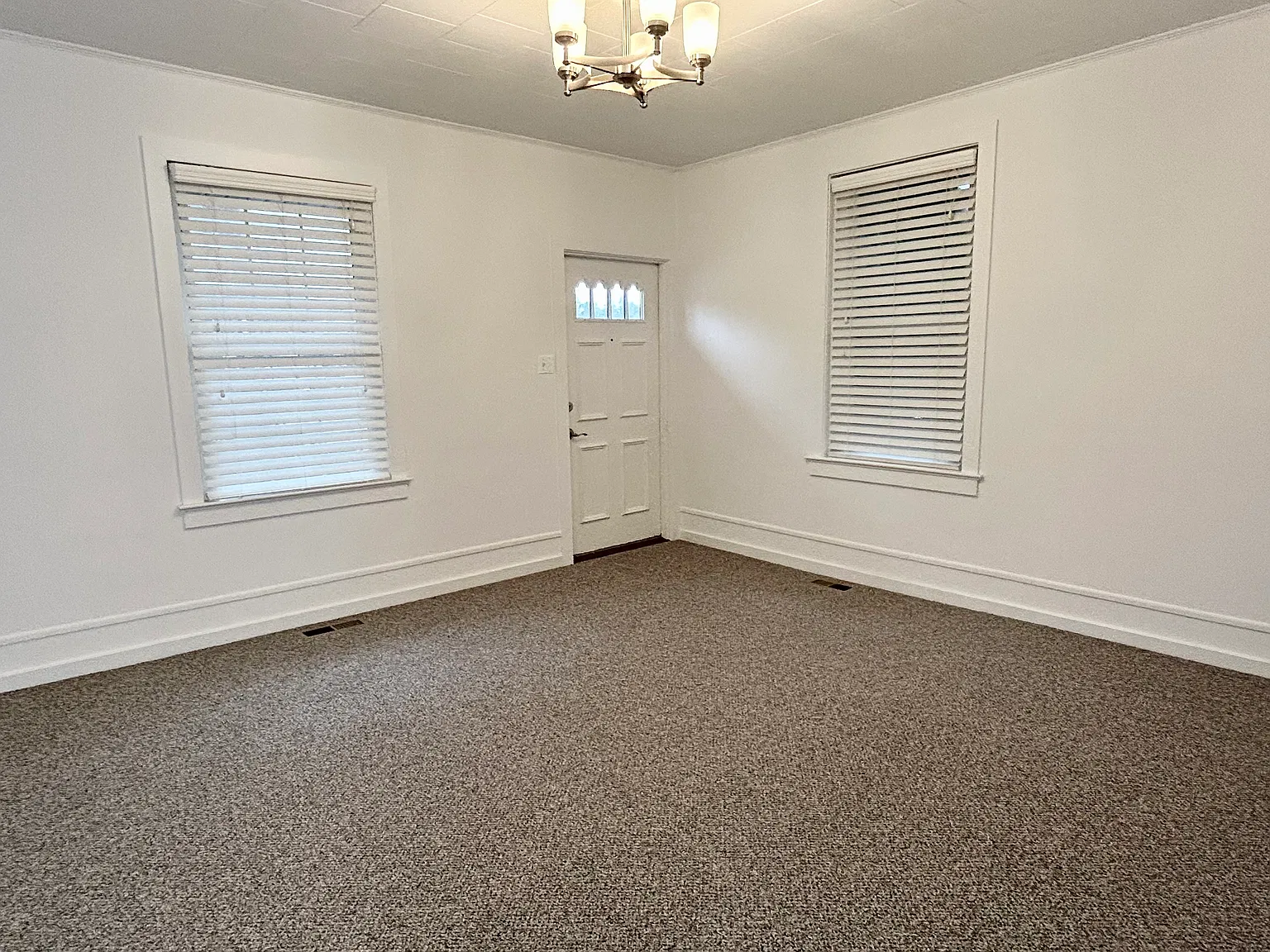 1 bed, 900 sqft, $1,190 — Photo 4