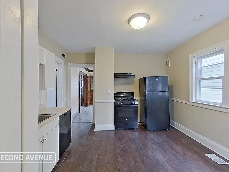 910 Dresden Rd — Photo 2
