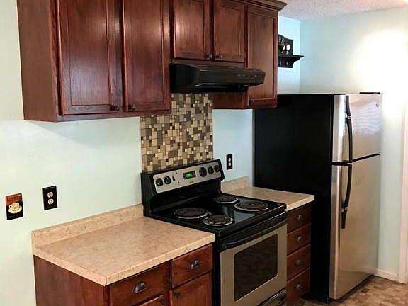 5th image of 241 N Broadview Ct