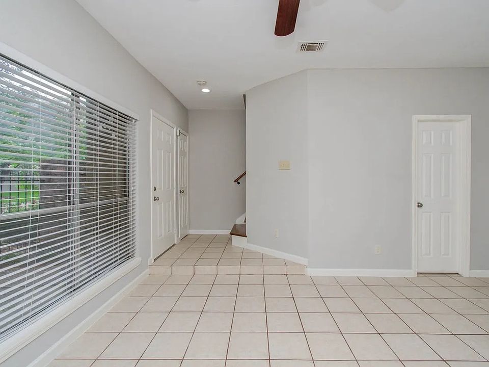 Spacious front entry