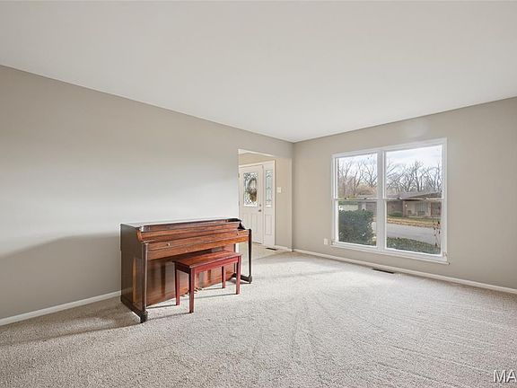 3rd image of 1147 Chatelet Dr