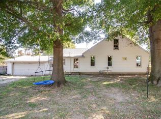 421 N Jefferson St, Medora, IL 62063