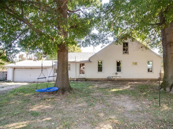 421 N Jefferson St, Medora, IL 62063