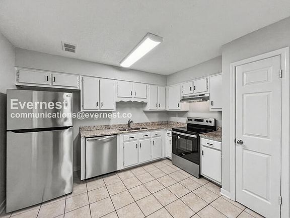 4th image of 10731 Chateau Dr