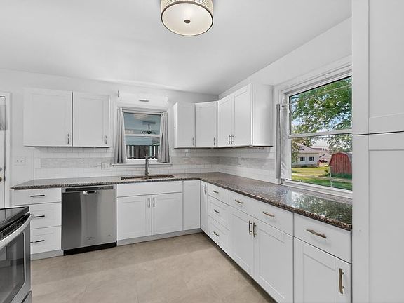 3rd image of 501 2nd St NE