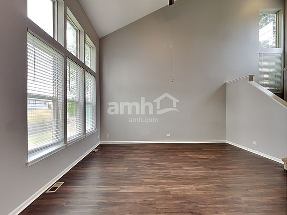 4th image of 9921 Bedford Dr
