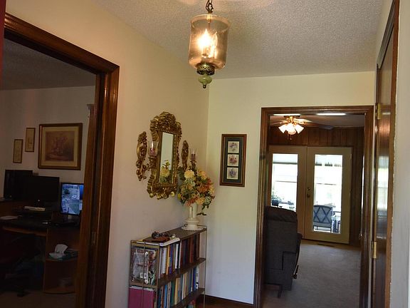 2nd image of 515 Keeneland Blvd