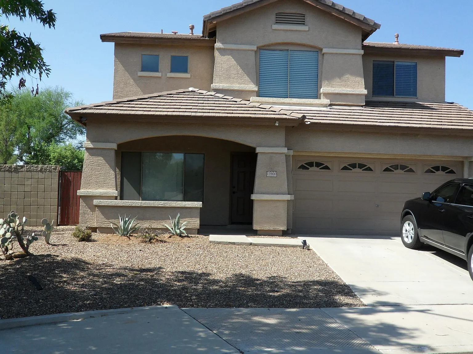 4 bed, 2.5 bath, 2114 sqft, $2,100 — Photo 1