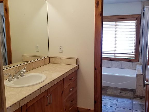 Jack-n-Jill bath
