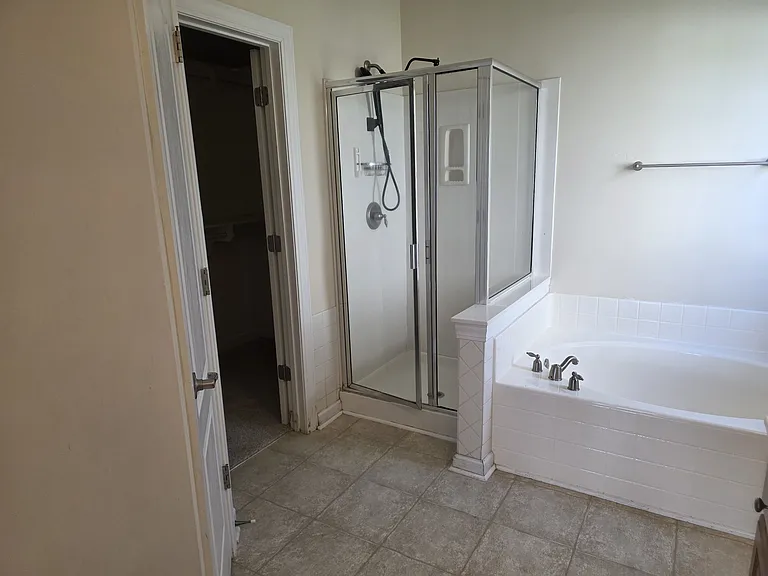 633 Menlo Park Ln — Photo 8