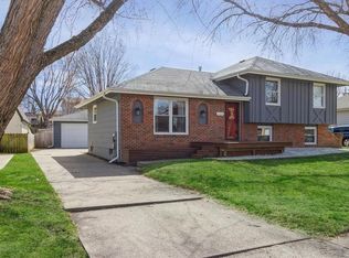 3304 Valdez Dr, Des Moines, IA 50310
