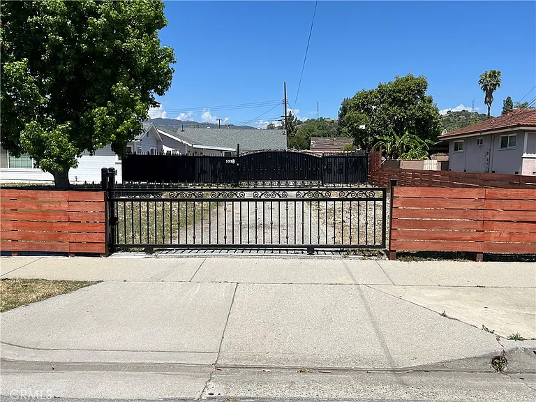 559 E Juanita Ave — Photo 14