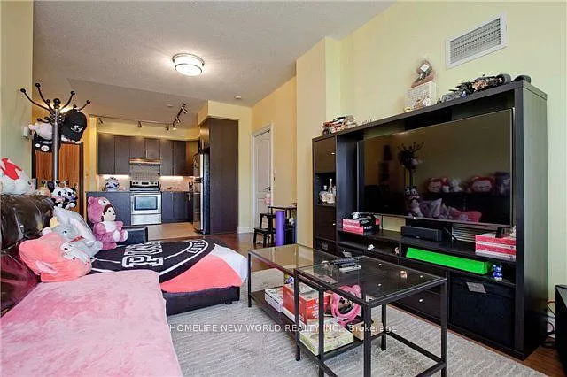 3 bed, $3,000 — Photo 4