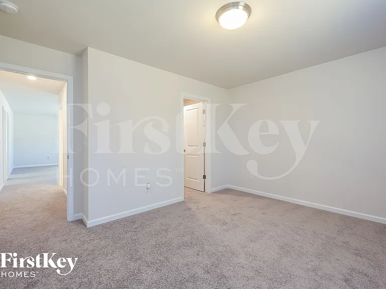 534 Hillpark Ln — Photo 12