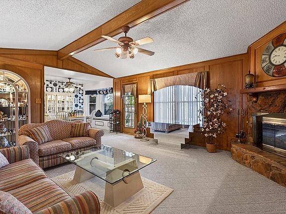 4th image of 10118 Lakeview St