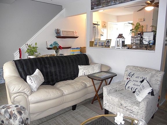 4th image of 8172 Farnum Ave