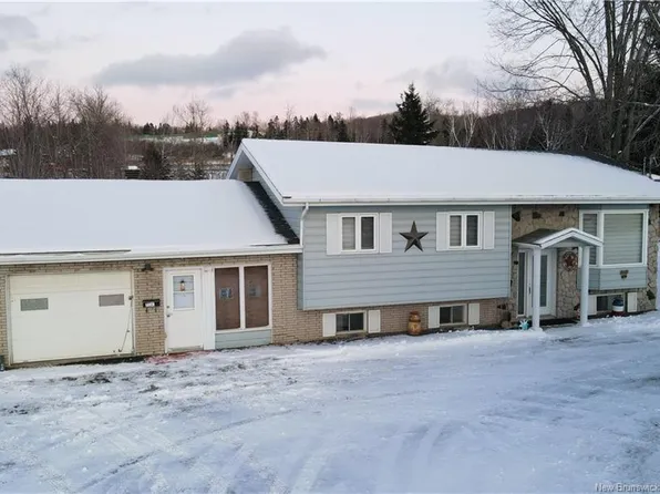 711 Victoria St, Edmundston, NB E3V 3T3