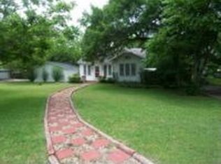 520 W Lake Dr, Taylor, TX 76574