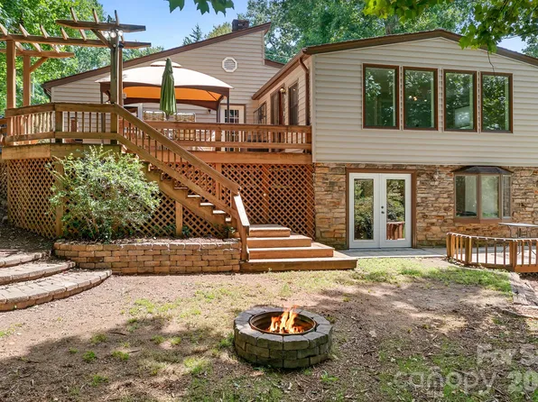 7224 Right Angle St, Sherrills Ford, NC 28673