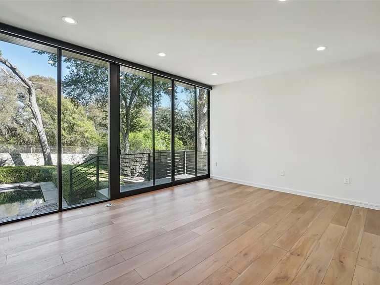 3927 Balcones Dr — Photo 5