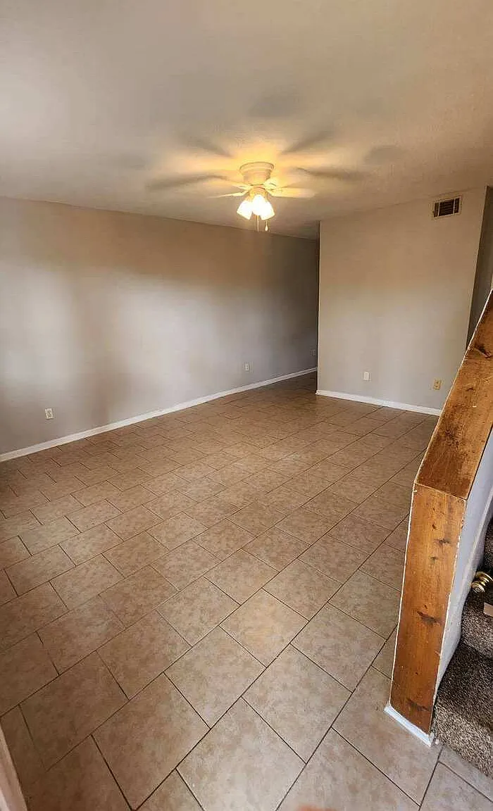 2 bed, 1.5 bath, $950 — Photo 3