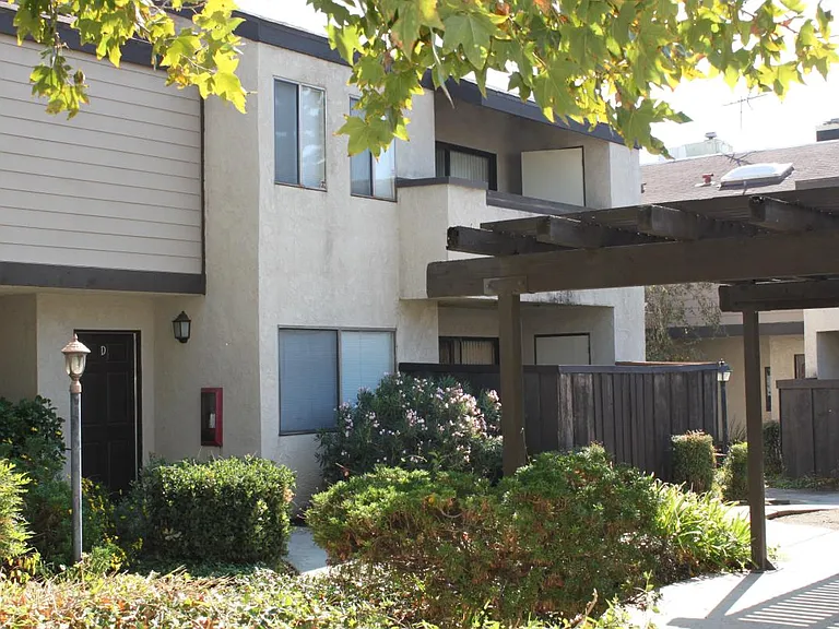 324 N San Antonio Ave — Photo 4